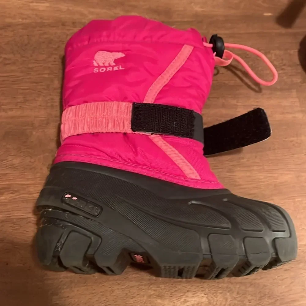 Kids Sorel Flurry snow boots bright pink size 8